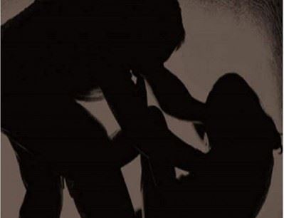 الاعتداء على طبيب وزوجته الحامل داخل عيادة نسائية في المنية