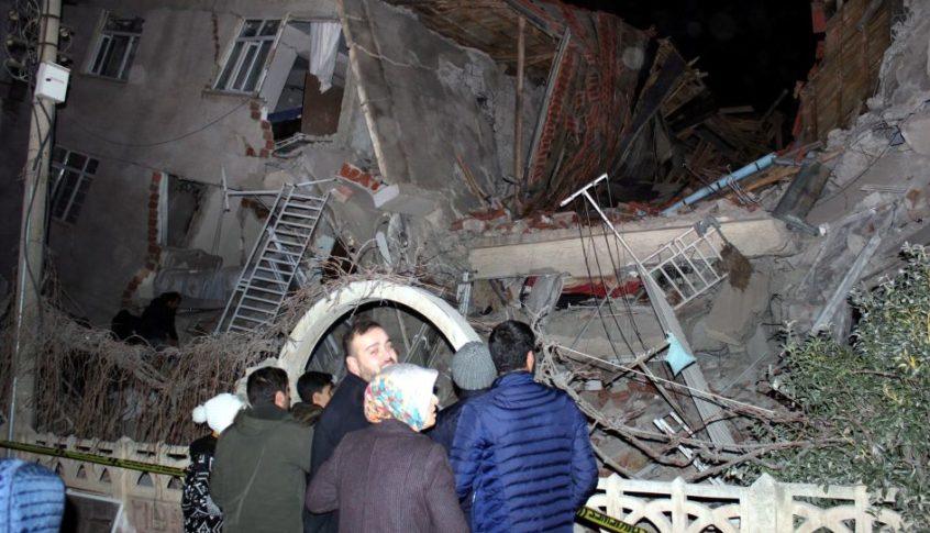 ارتفاع ضحايا زلزال شرق تركيا إلى 31 قتيلاً