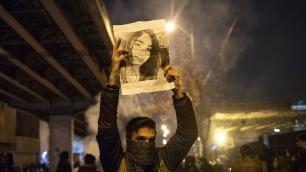 الغارديان: إيران تواجه عاما من البؤس والاضطرابات