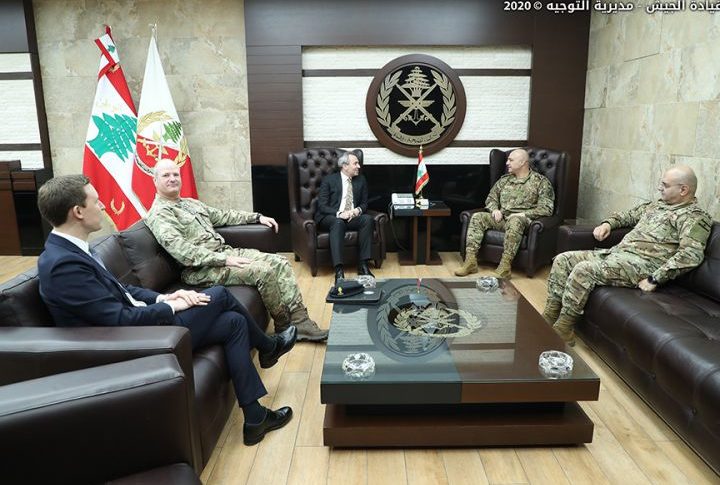 قائد الجيش عرض مع سفير بريطانيا علاقات التعاون بين الجيشين