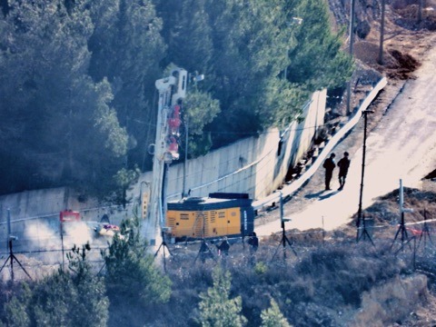 بالصورة: قلق جيش الاحتلال الاسرائيلي من انفاق حزب الله يدفعهم الى مواصله العمل بالحفر عند الحدود مع لبنان