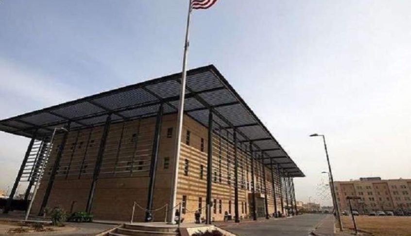 أ.ف.ب: سقوط خمسة صواريخ قرب السفارة الأميركية في بغداد