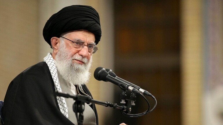 موقع قائد الثورة والجمهورية الإسلامية يعيد نشر صوتية للسيد علي خامنئي في خطبة صلاة العيد وفيها تعهد بمعاقبة الاحتلال الإسرائيلي