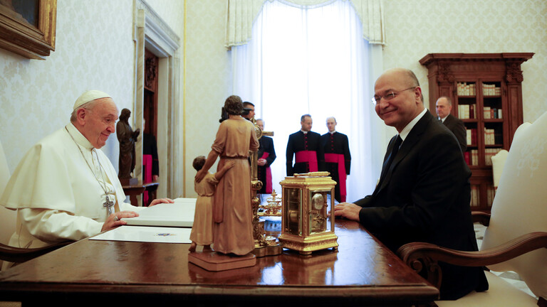 البابا فرنسيس والرئيس العراقي يبحثان التطورات في العراق والمنطقة