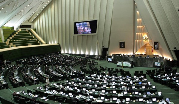 البرلمان الإيراني يصادق على قانون “الإجراءات الإستراتيجية لإلغاء العقوبات”