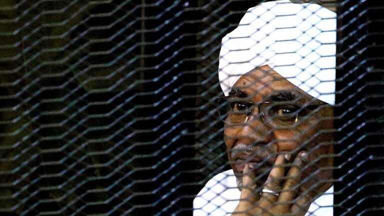 السودان.. نقل عمر البشير إلى مستشفى السلاح الطبي بأم درمان