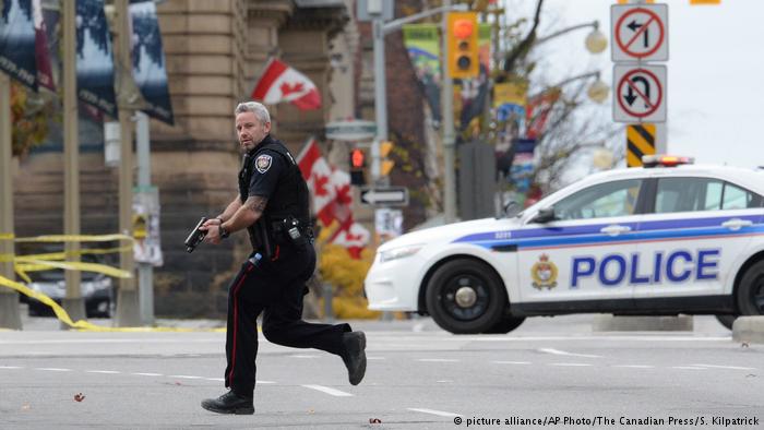 الشرطة الكندية تتحرك ضد المحتجين الذين عطلوا حركة النقل البري التجاري مع أميركا