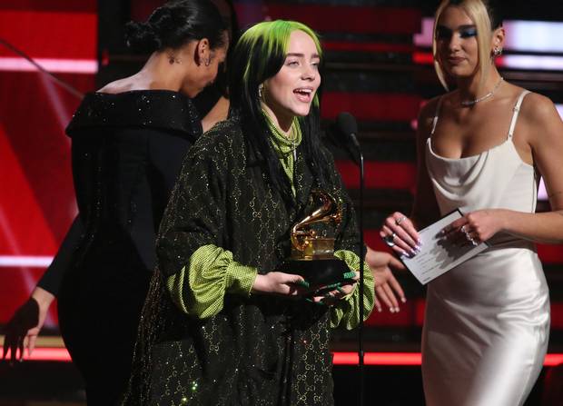 المغنية بيلي إيليش تكتسح جوائز “غرامي” الموسيقية