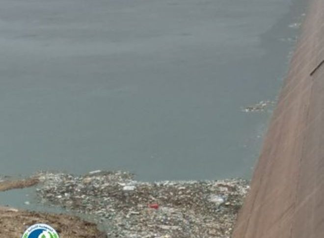 مصلحة الليطاني: أطنان من النفايات في بحيرة القرعون بسبب إهمال الجهات المعنية