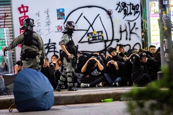 هونغ كونغ: اعتقال المئات في اليوم الأول من العام الجديد