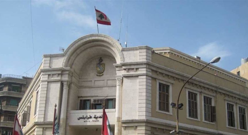 شرطة بلدية طرابلس أوقفت شخصين يرميان مخلفات خضار ولحوم في مجرى نهر ابو علي