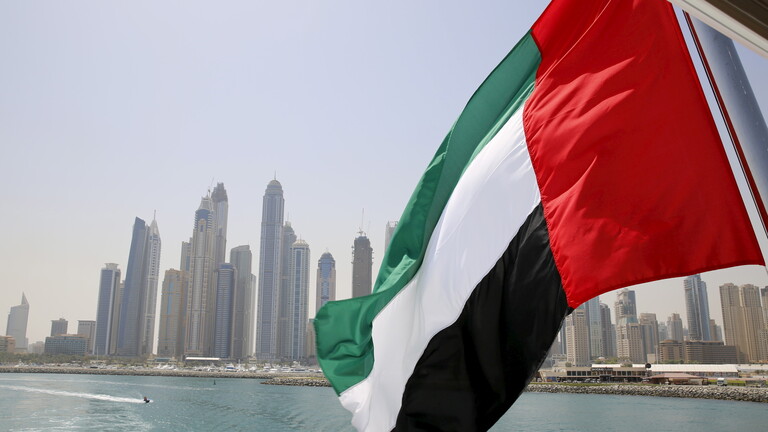 وزير الخارجية الإماراتي يبحث هاتفيا مع نظيره الإيراني مستجدات المحادثات بين واشنطن وطهران التي استضافتها سلطنة عمان