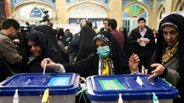 إيران.. نسبة المشاركة في الانتخابات التشريعية بلغت نحو 42 %