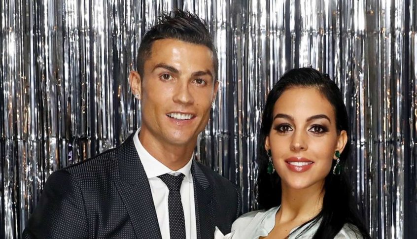 بالفيديو: رونالدو طلب من صديقته الزواج!