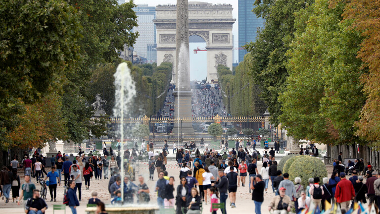 فرنسا.. انخفاض كبير في عدد السياح بسبب “كورونا”