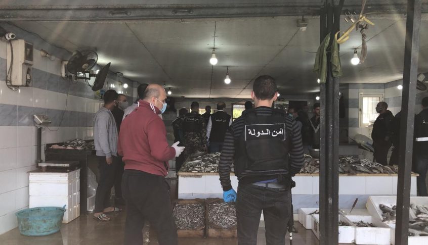 دورية لأمن الدولة أقفلت مسمكة في سوق العبدة