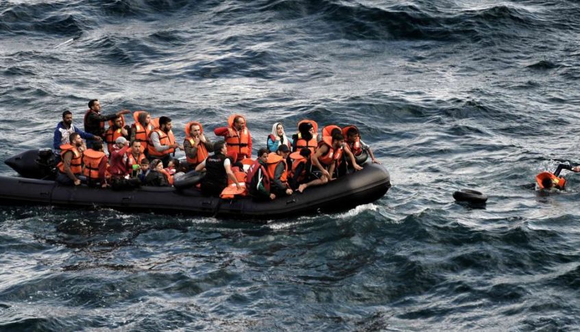 خفر السواحل التركي: إنقاذ 97 طالب لجوء ثقبت قوات يونانية قواربهم