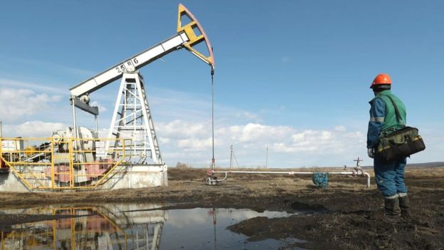 اتفاق خفض إنتاج النفط: تقاسم الخسائر ونقطة لصالح روسيا