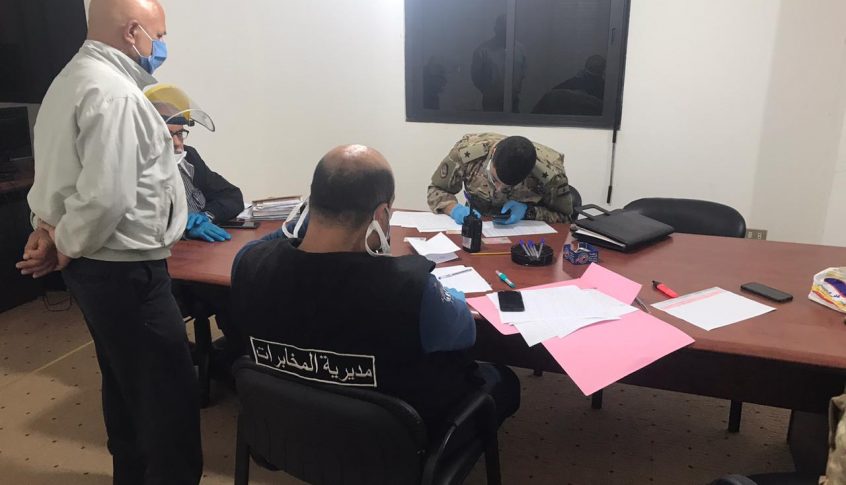 الجيش باشر توزيع مساعدة الـ 400 ألف ليرة في دار بلدية ببنين – العبدة