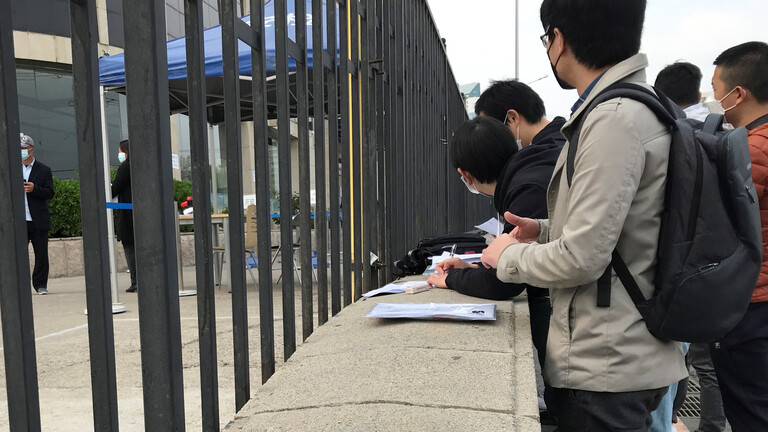 بكين تقرر عودة طلاب المدارس التي أغلقت بسبب كورونا