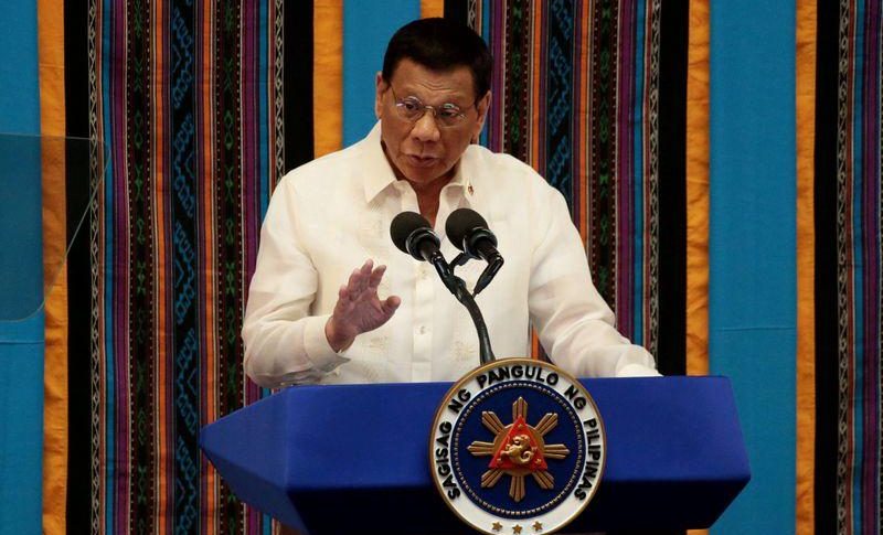 رئيس الفلبين يدعو لقتل مخالفي إجراءات العزل