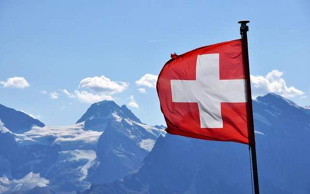 سويسرا تجمد أصولاً روسية بنحو 8 مليارات دولار