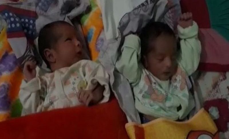 بالفيديو: هندي يسمّي طفليه التوأم “كوارنتين وسانيتايزر”!