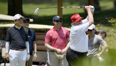 بالفيديو: ترامب يزور نادي الغولف لأول مرة منذ بدء تفشي كورونا