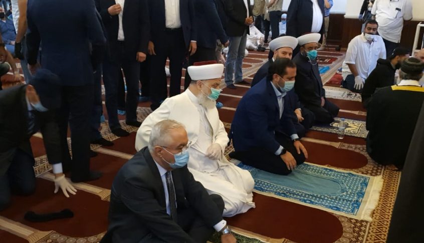 بالصور: الحريري يؤدّي صلاة عيد الفطر في مسجد “الإمام علي” بالطريق الجديدة