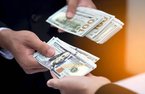 كم سجّل سعر صرف الدولار لدى الصرافين اليوم الأحد؟