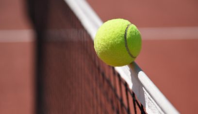 الأستراليون يتوافدون على ملاعب التنس بعد تخفيف إجراءات العزل