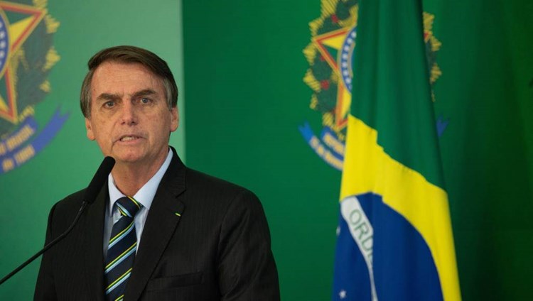 بأمر القضاء.. الرئيس البرازيلي “لن يفلت” من الكمامة
