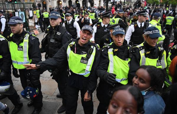 الشرطة الريطانية: إصابة 4 أشخاص بالرصاص شمالي لندن
