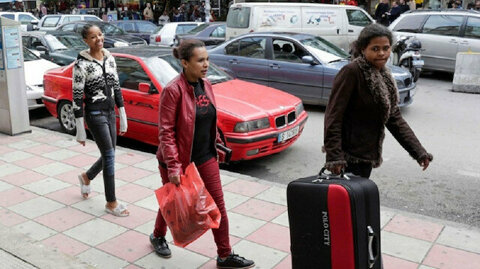 وزارة العمل: نقل الأثيوبيات إلى فندق بيروتي بعد تجمعن أمام قنصلية بلادهن