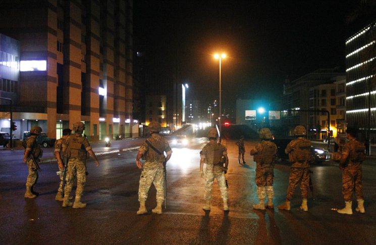 الجيش يعيد فتح طريق القياعة في صيدا