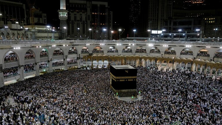 خادم الحرمين يأمر باستضافة 1000 حاج من أسر الضحايا والأسرى والجرحى الفلسطينيين