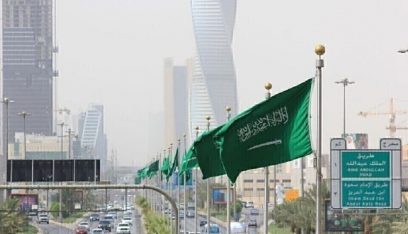 السعودية تمدد تعليق الطيران وإغلاق الحدود