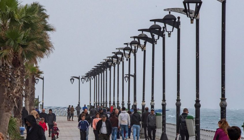 “التحكم المروري”: حركة المرور كثيفة على الكورنيش البحري محلة عين المريسة بالاتجاهين