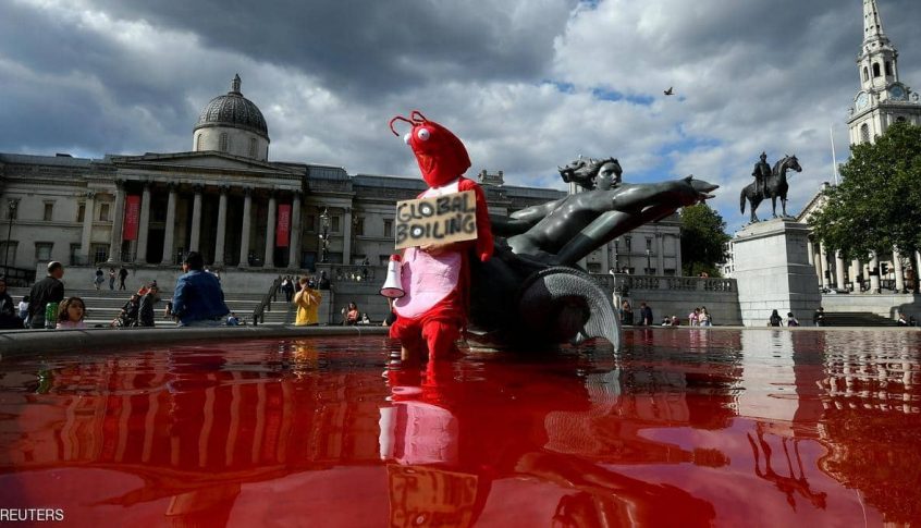 “نافورة الدم”.. مشهد صادم في لندن