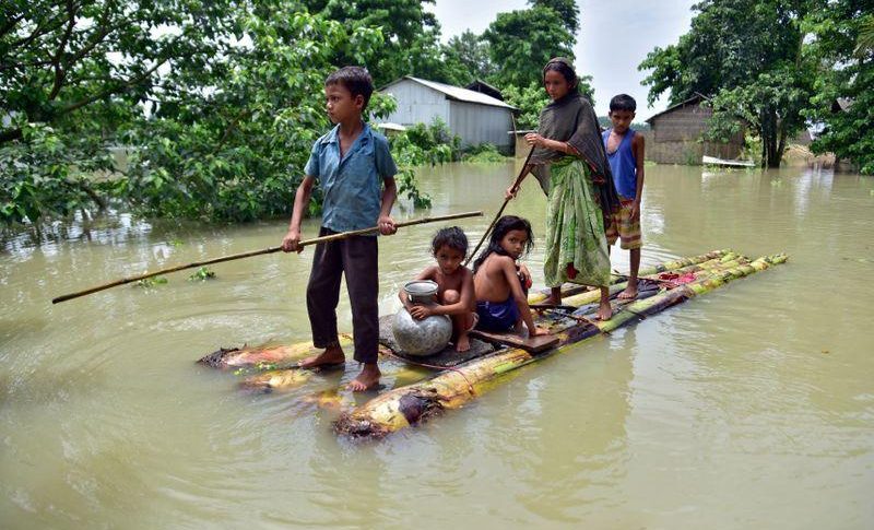 الفيضانات تودي بحياة العشرات في ولاية آسام الهندية