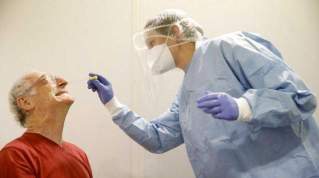 السلطات البحرينية: الحبس 3 سنوات لمصاب بكورونا تعمد نقل الفيروس للأطباء