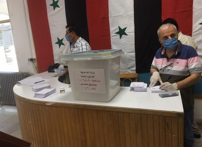 السوريون يدلون بأصواتهم لاختيار ممثليهم في مجلس الشعب