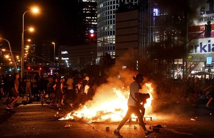 غانتس يحذر من الانزلاق إلى حرب أهلية جراء العنف ضد المتظاهرين