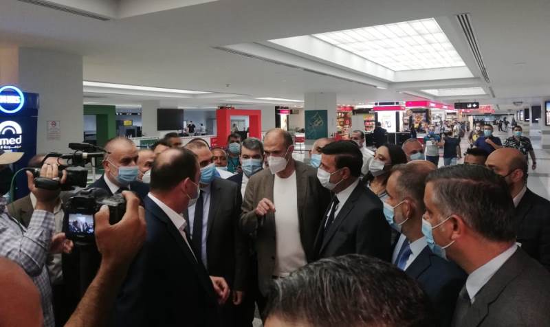 وزيرا الأشغال والصحة يتفقدان مطار بيروت في أول يوم لاعادة فتحه
