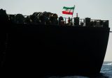ايران مستعدة: خذوا النفط بالليرة!
