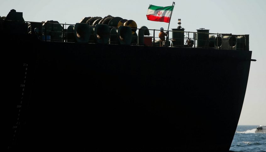 ايران مستعدة: خذوا النفط بالليرة!