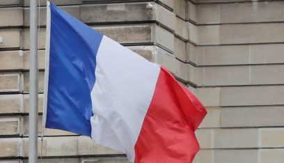 السلطات الفرنسية تغلق مسجدا قرب باريس في إطار حملتها على التيار الإسلامي