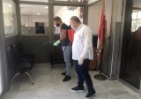 رش سراي طرابلس وتعقيم الباحات والمكاتب والممرات فيها
