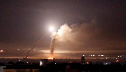 سانا: دفاعات الجيش السوري تتصدى لصواريخ اسرائيلية وتسقط عدداً منها في دمشق