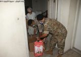 الجيش: توزيع مساعدات على المواطنين المتضررين (فيديو)